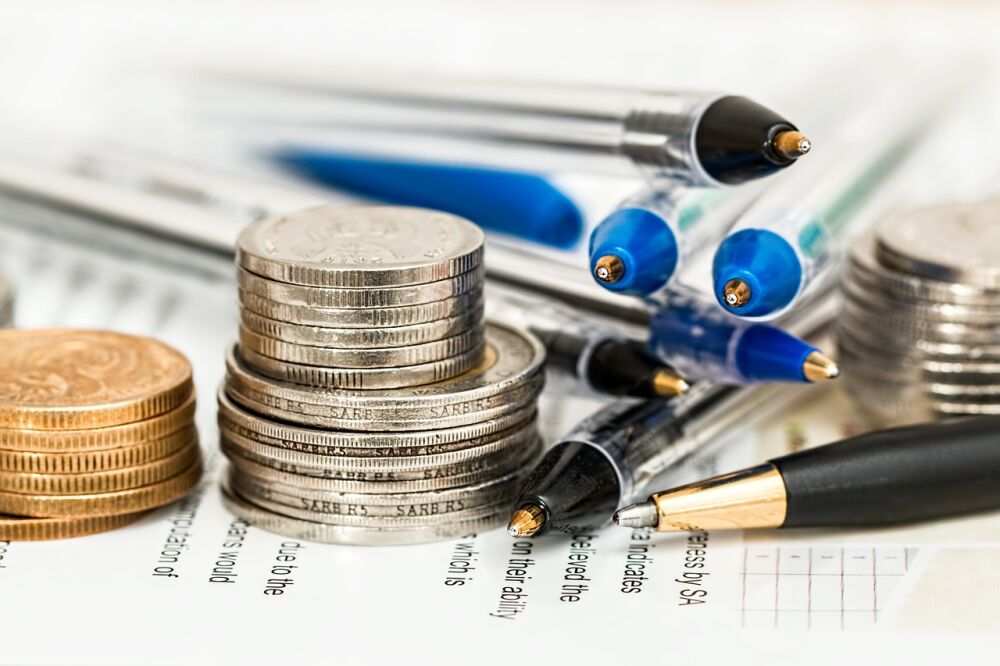 Stapeltje muntgeld waarmee de link wordt gelegd met het financiële aspect van de invoering WMO